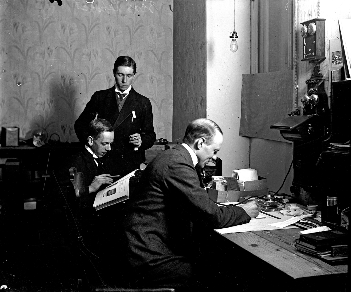 Ellert Johan Viktor Sörman, Elaffär i Wadsteins hus 1918. Fotograf E. Sörman.