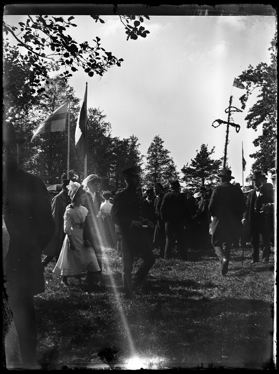 Einar Torgny, Ungdomar som firar midsommar