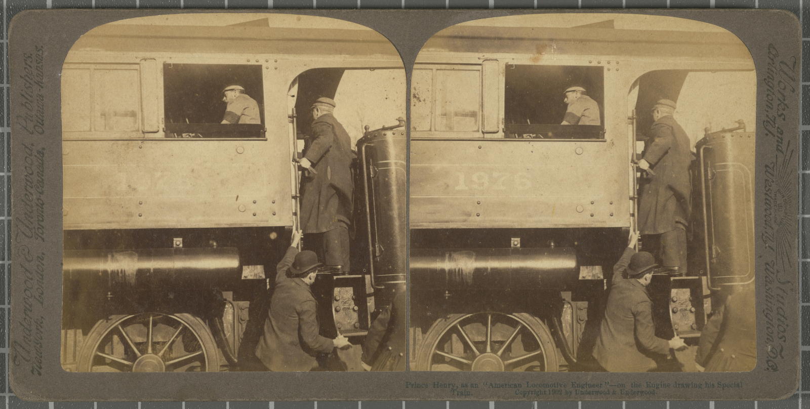 Desconegut, Prince Henry as an "American Locomotive Engineer"on the engine drawing his Special Train. Justificació del títol, títol inscrit Underwood&Underwood Publishers