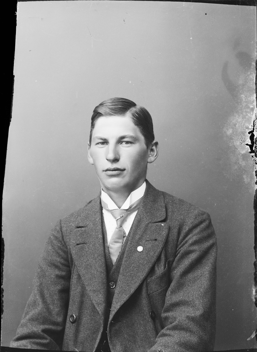 Skötsner-Edhlund, Ateljéporträtt - man, Östhammar, Uppland