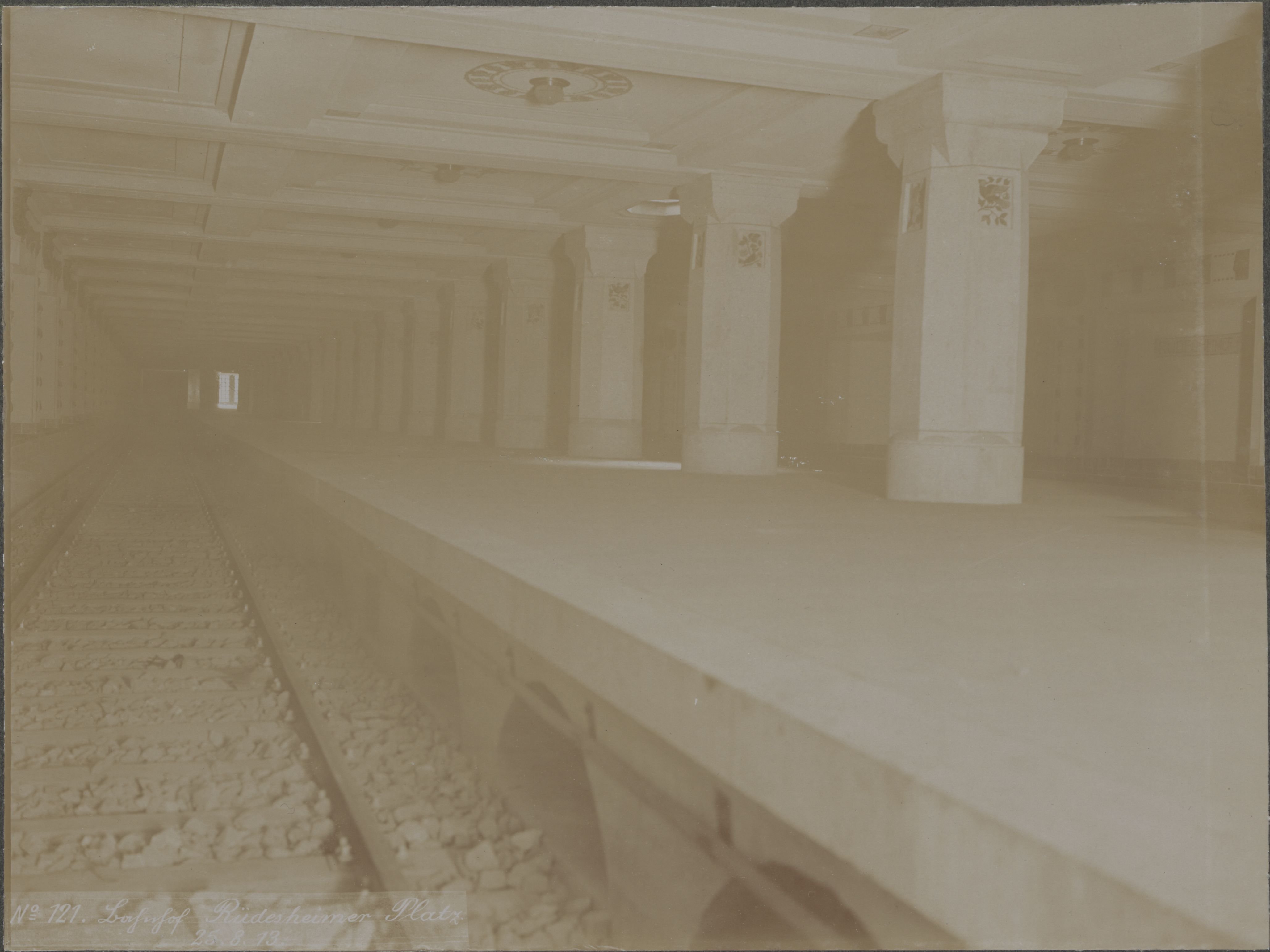 Unknown artist, Bau der Wilmersdorf-Dahlemer U-Bahnstrecke, U-Bahnhof Rüdesheimer Platz