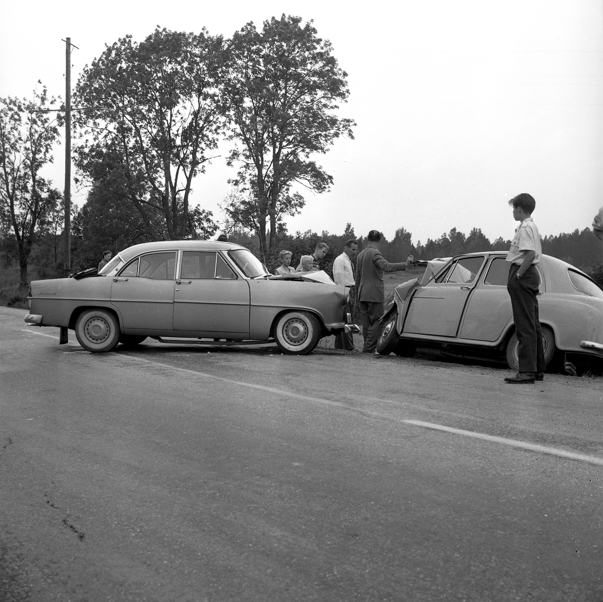 Örebro Kuriren, Bilkrock. 2 st. A-bilar. Myrö. 15 september 1955.