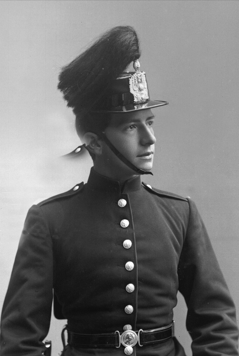 Gustav Borgen, Portrett, mann i kadettuniform.