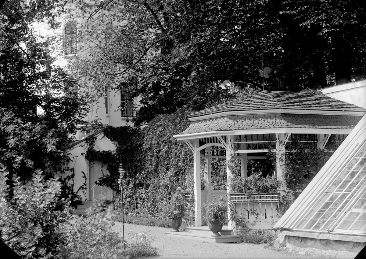Gustaf Ferdinand Hallberg, Garden, residential building.