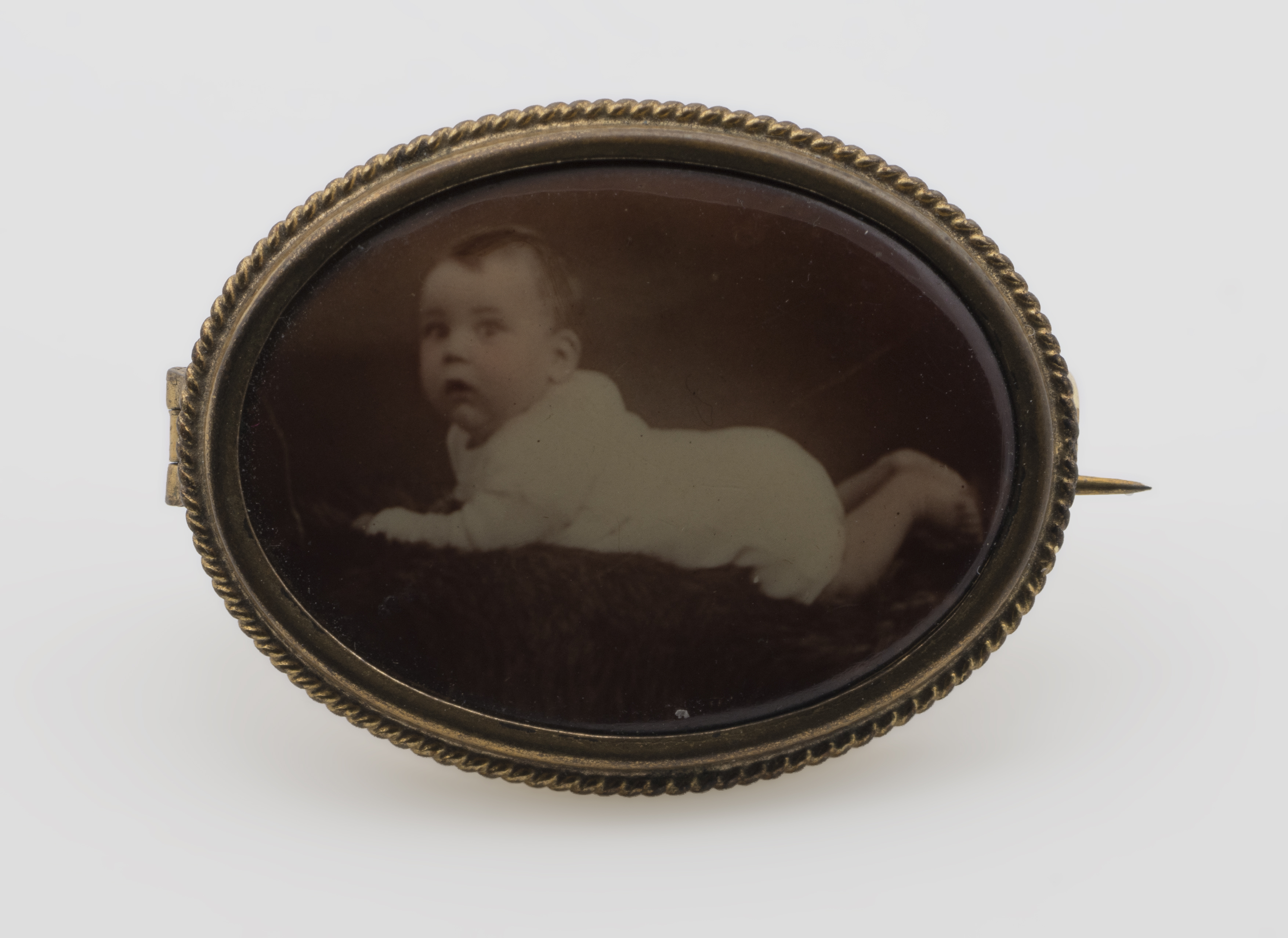 Unknown artist, Broche met babyfoto J.D. Mulder
