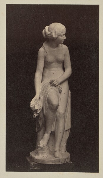 Unknown, [Statue of a female figure]