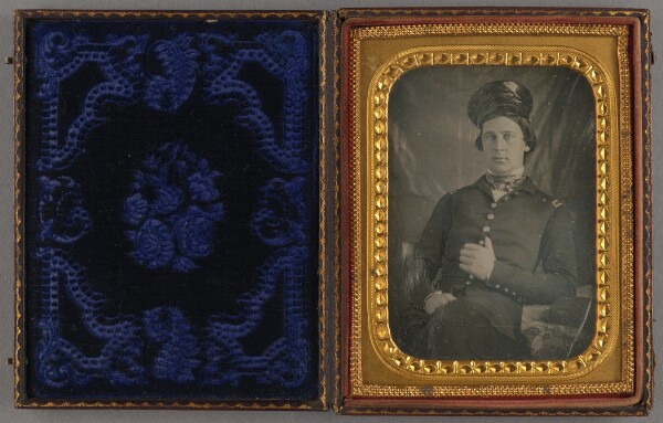 Unknown, [Portrait of a Seated Man in Military Uniform]