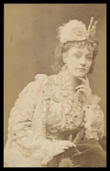 London Stereoscopic and Photographic Company, Guy Little Theatrical Photograph