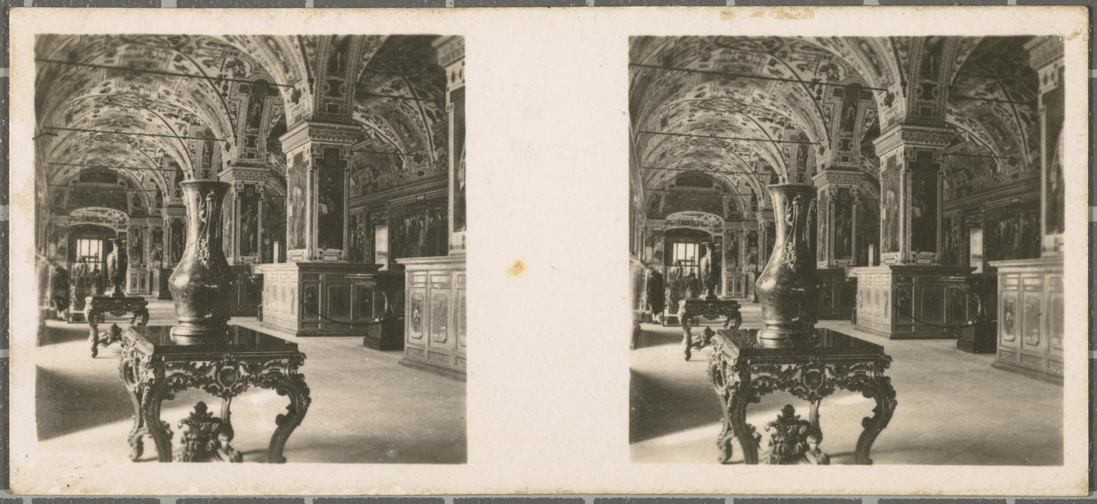 Desconegut, No. 284 Pontifical Palace - Library