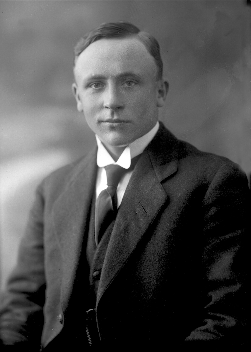 Gustav Borgen, NFB.09570