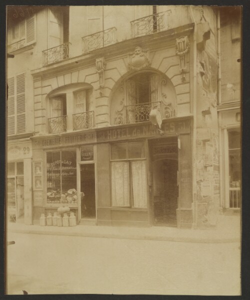 Eugène Atget, Ancien hôtel de Courville, Rue des Bons Enfants, 31 (1°)