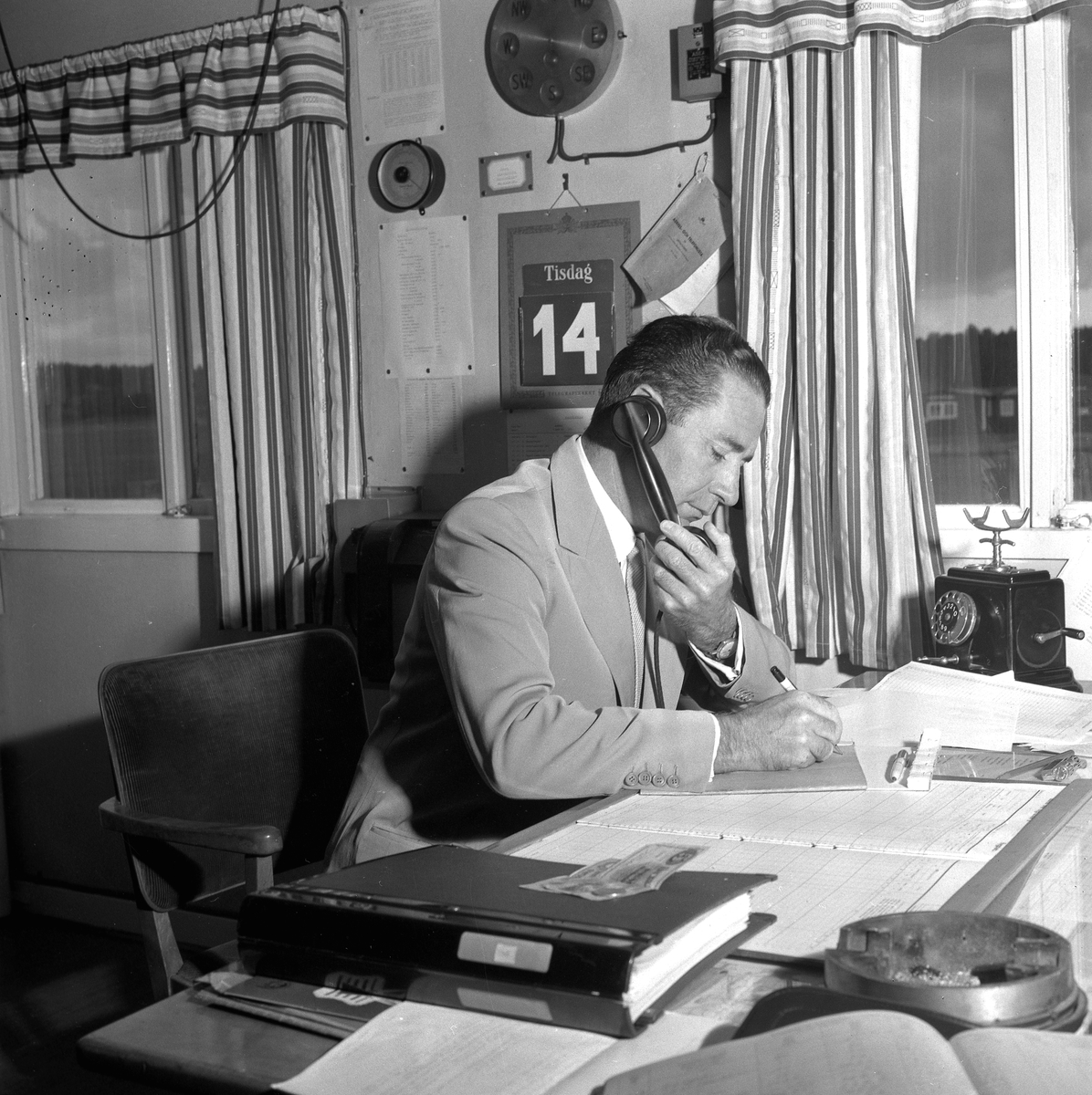 Örebro Kuriren, Flygande försäljare. 15 september 1955.