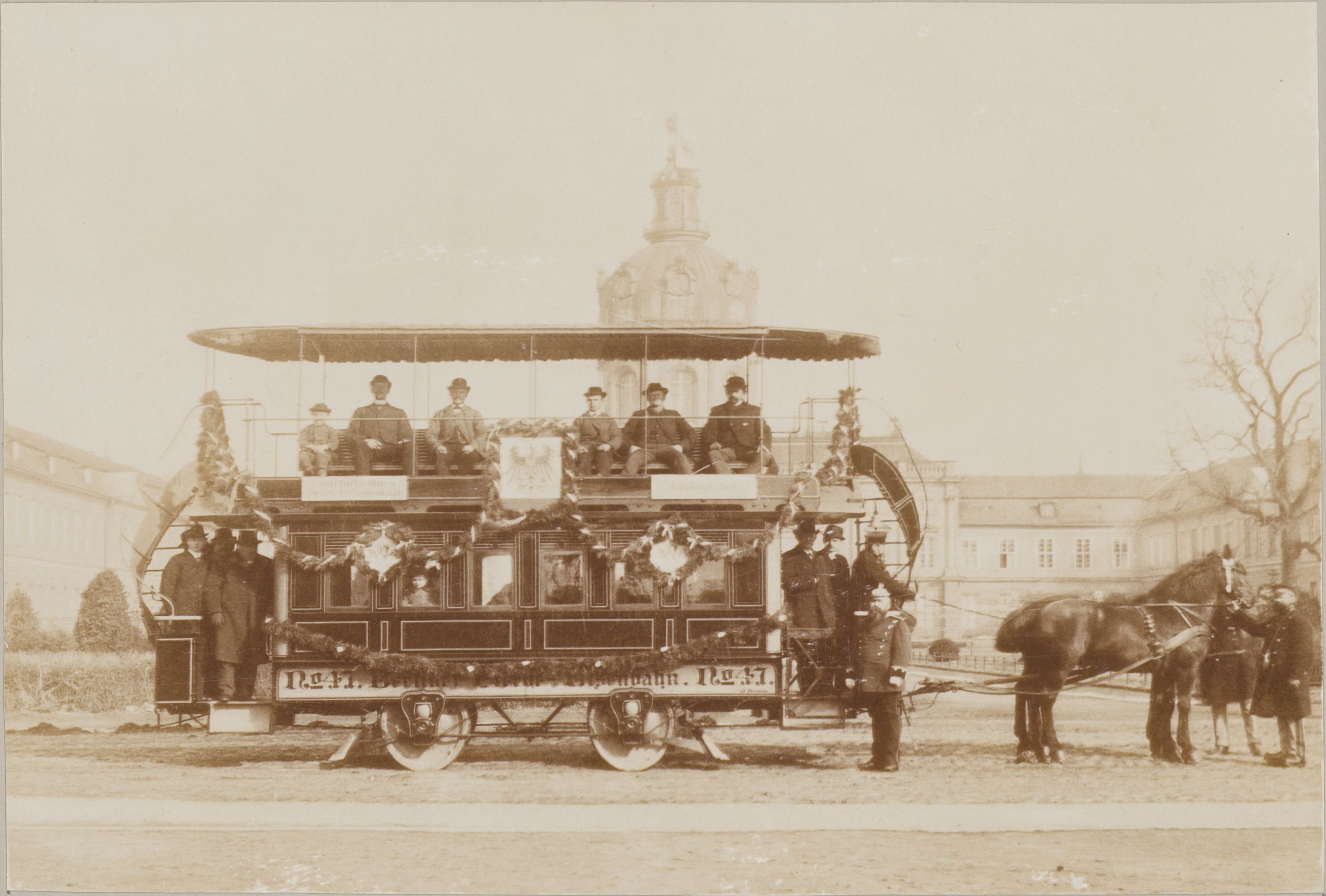 Unknown artist, Geschmückter Straßenbahnwagen zur Centenar-Feier am 22. März 1897