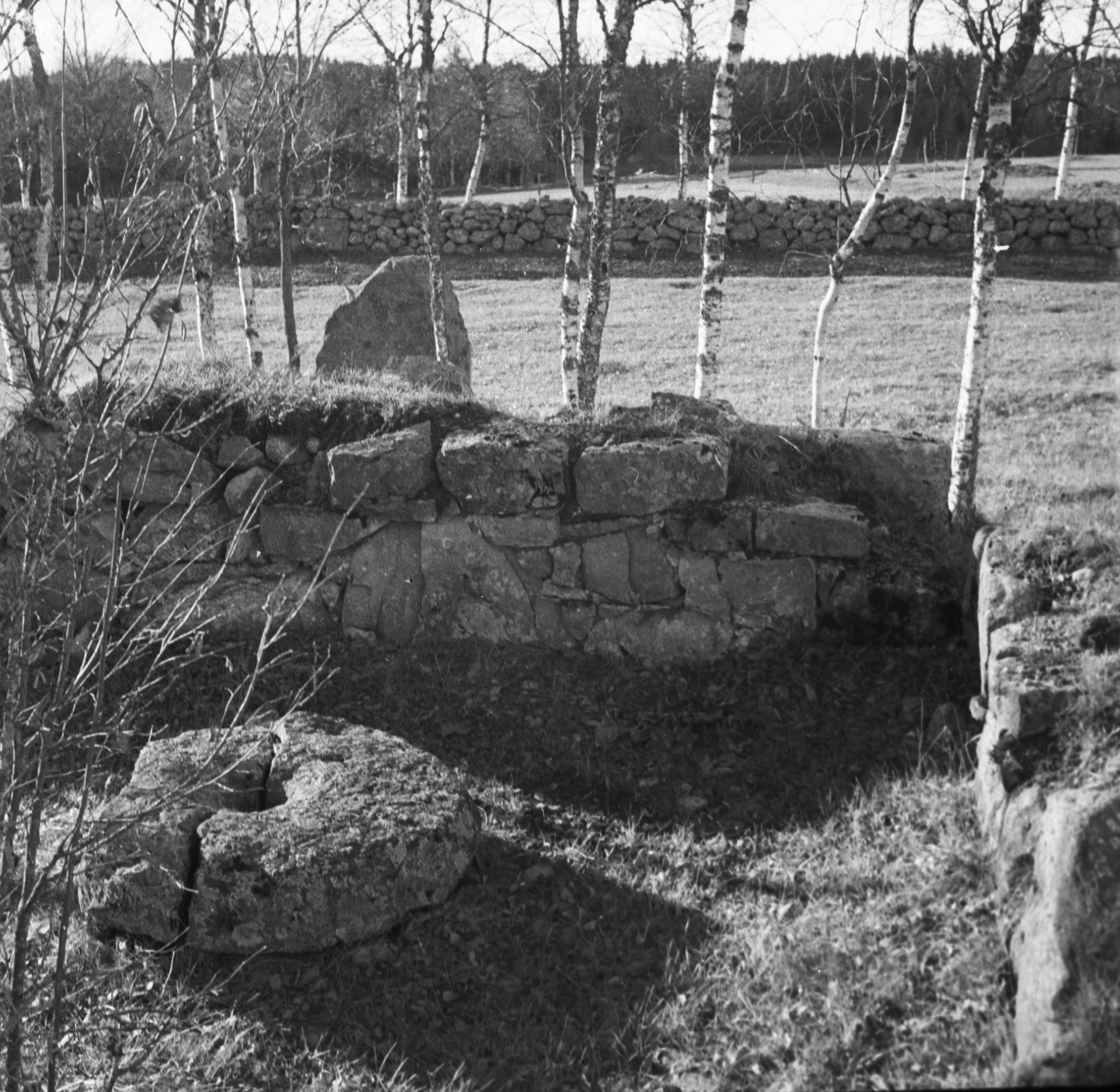E. Lundberg, Edsvära, Ballstorps kyrkoruin
