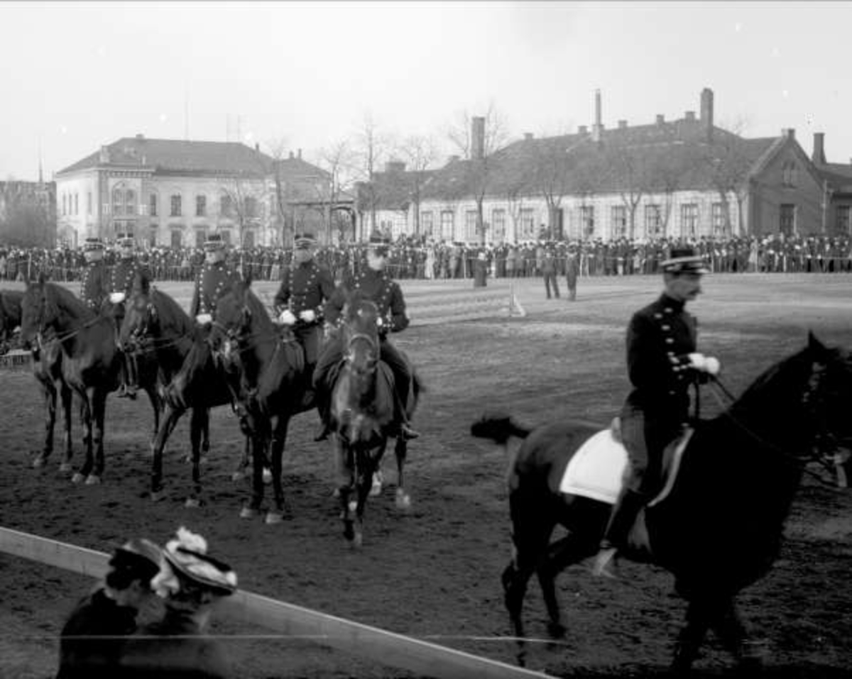 Gustav Borgen, Festningsplassen Akershus festning, Oslo. Militær rideoppvisning.