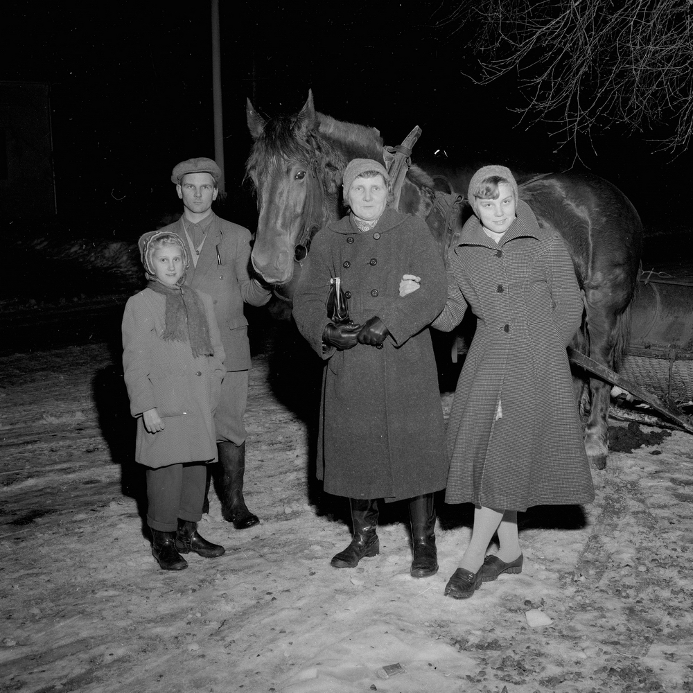 Örebro Kuriren, Värd en blomma i Mårdshyttan. 29 januari 1955