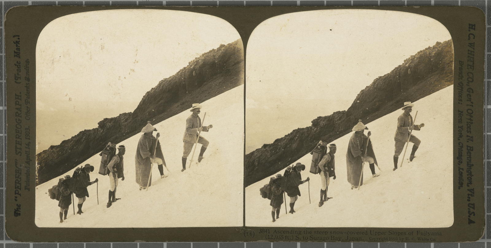 Desconegut, Ascending the steep snow-covered Upper Slopes of Fujiyama (12'935ft) S. to Surago Bay, Japan. White, H.C. & Co., The "Perfec" Stereograph
