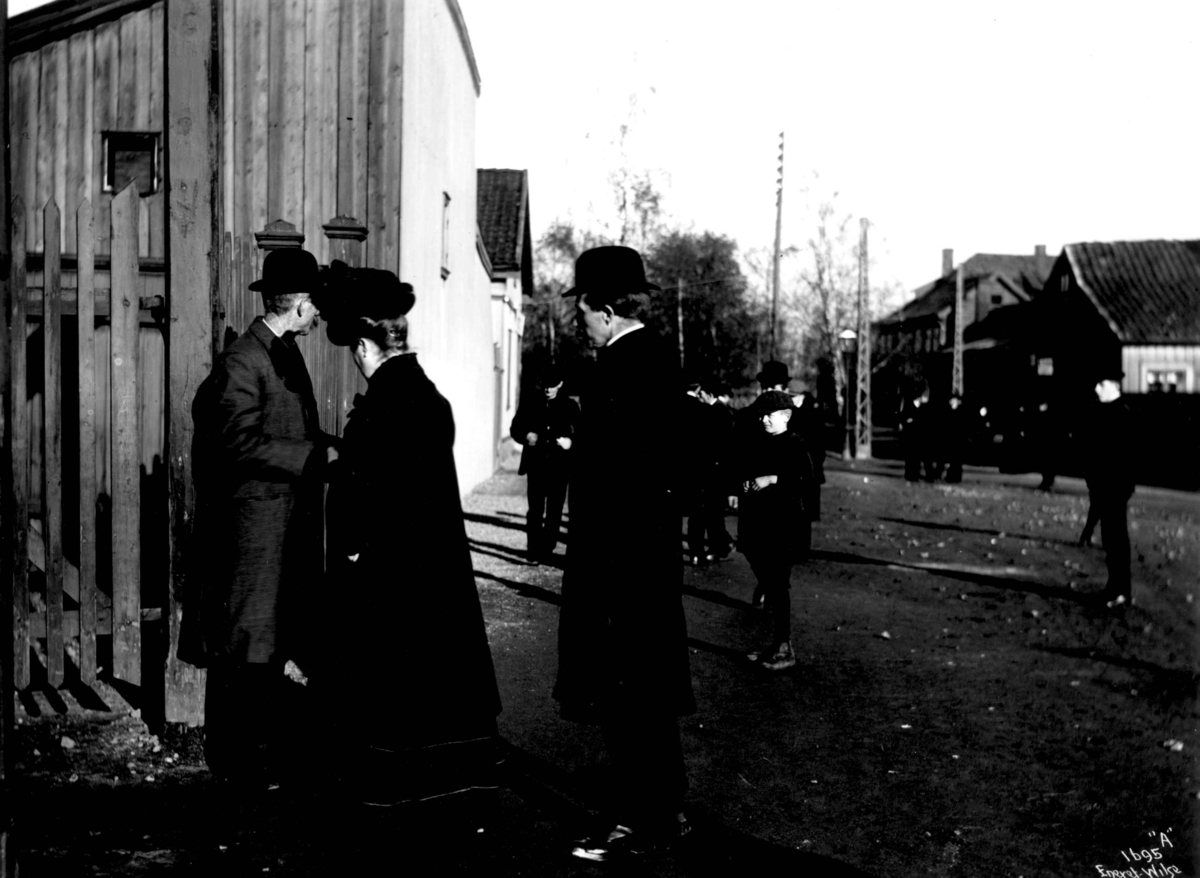 Anders Beer Wilse, Stortingsvalg, muligens Drammen, Buskerud, 1909. Ved dette valget kunne kvinner fra borgerskapet og middelklassen avgi stemme for første gang.