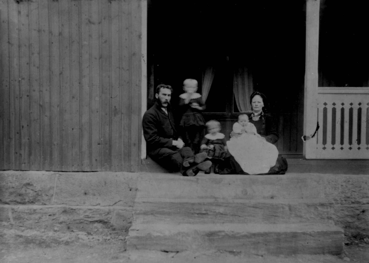 Ukjent, Fra en serie fotografier fra et album som har tilhørt folklorist og professor Moltke Moe (1859-1913), antatt fra 1880-årene med motiver fra Telemark.