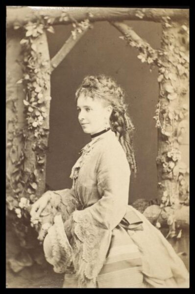 London Stereoscopic and Photographic Company, Guy Little Theatrical Photograph