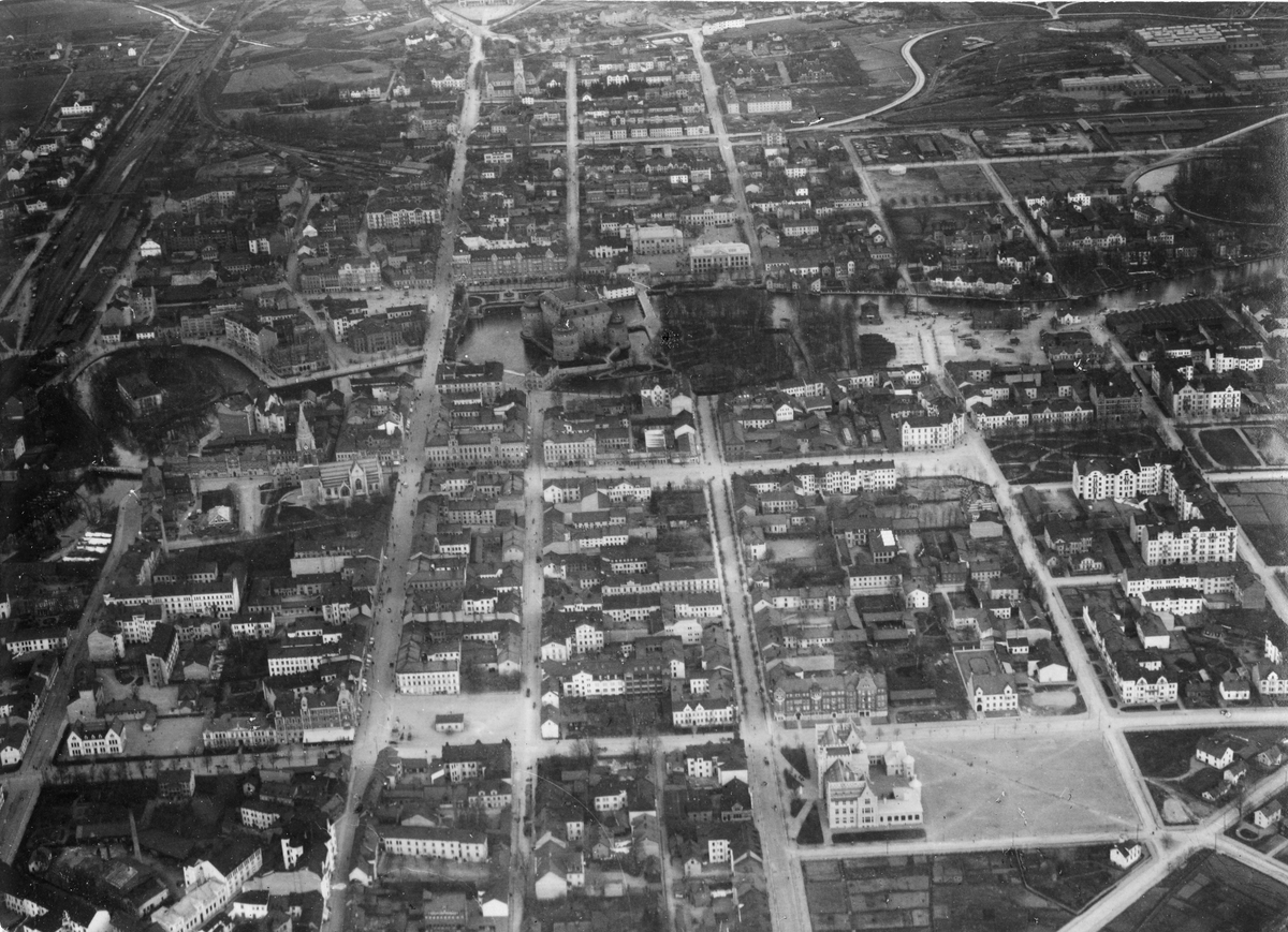 Aero Matriel AB, Flygbild över Örebro centrum tagit från söder