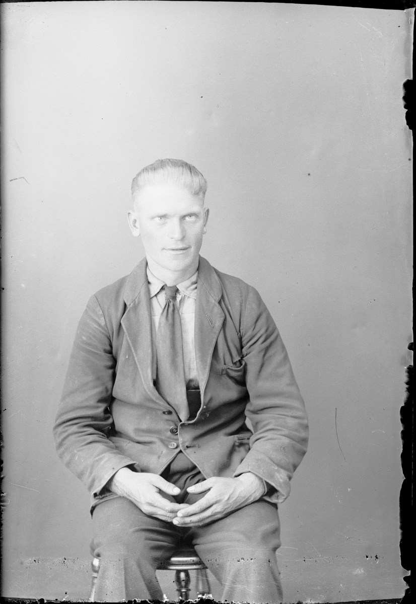 Skötsner-Edhlund, Ateljé Portrait - Man, Östhammar, Uppland