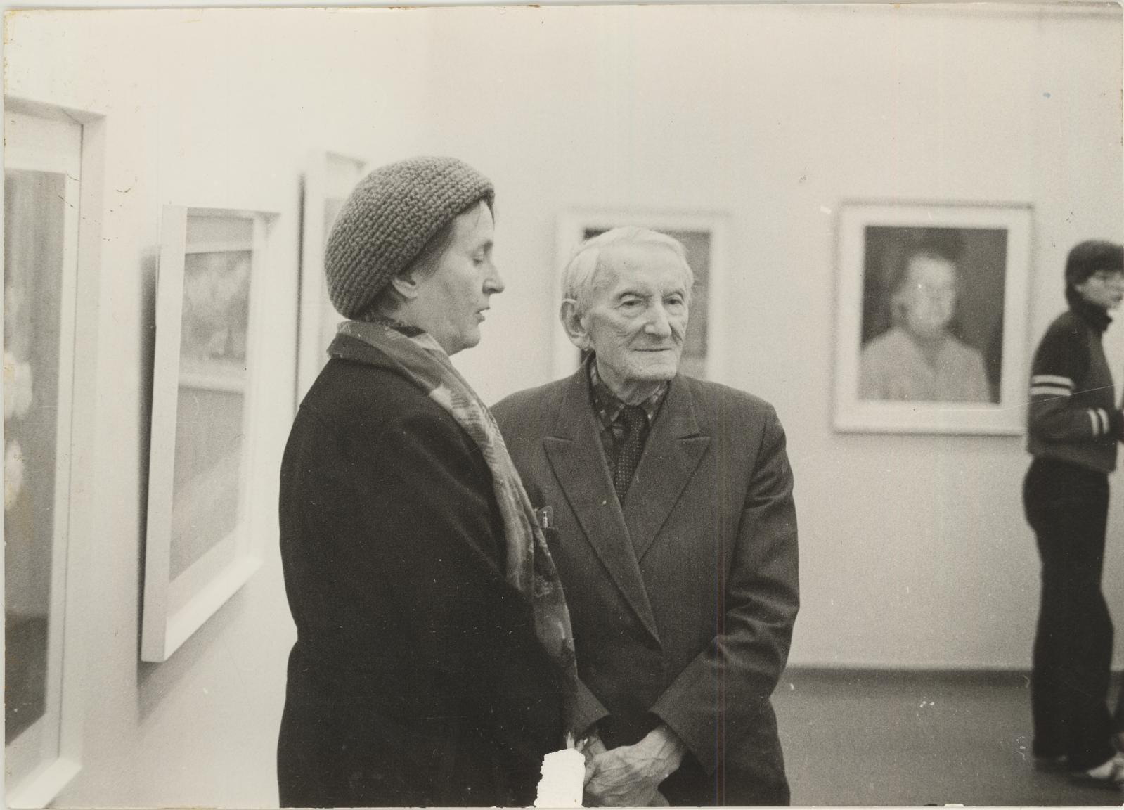 resin (depicted) pond, V. Pond and V. Erm, former director of the museum, chatting (c.1985)