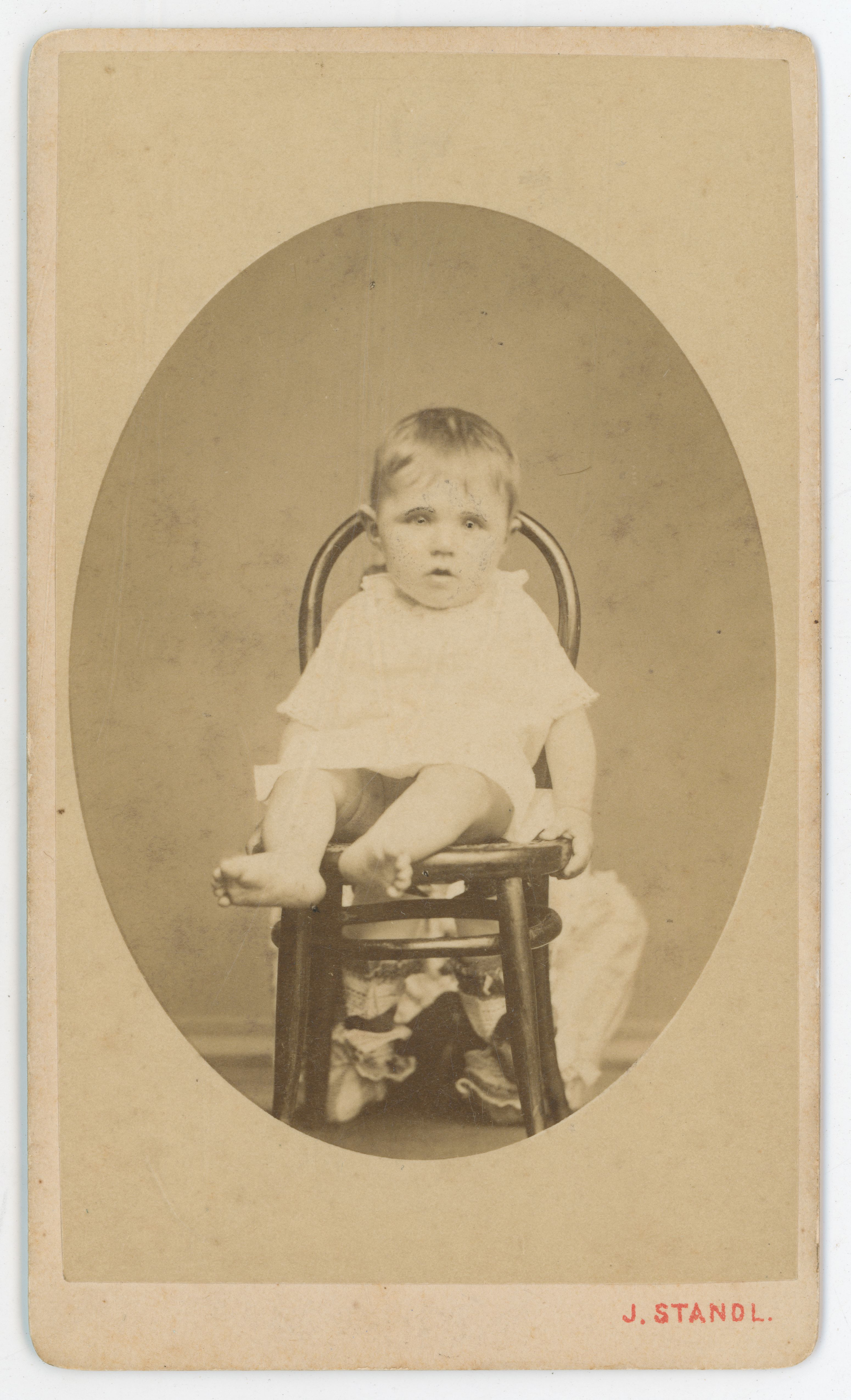 Ivan (27. 10. 1832.––30. 8. 1897.) Standl, Dječačić na stolcu