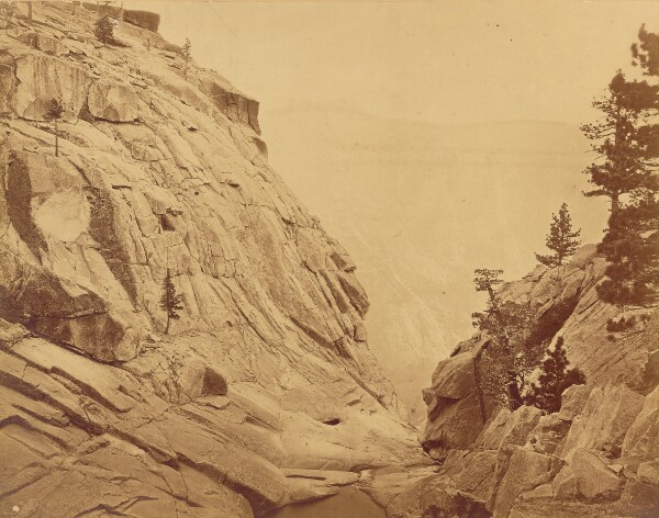 Eadweard J. Muybridge, Yosemite Creek. Summit of Falls at Low Water.