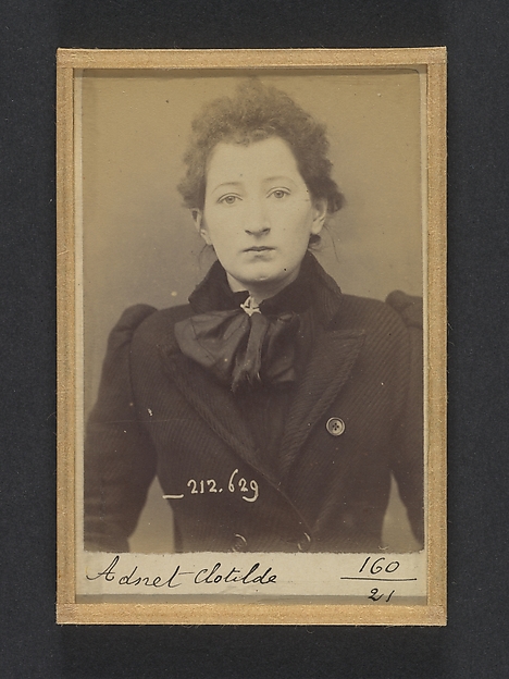 Alphonse Bertillon, Adnet. Clotilde. 19 ans, née en décembre 74 à Argentant (Orne). Brodeuse. Anarchiste. Fichée le 7/1/94.