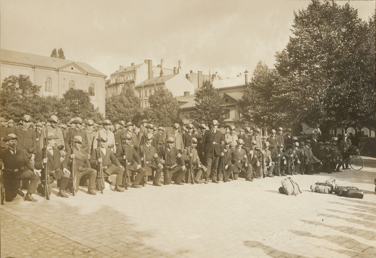Axel A W Swinhufvud, Landstormens mobilisering 1914, uppställning på Artillerigården utanför Armémuseum.