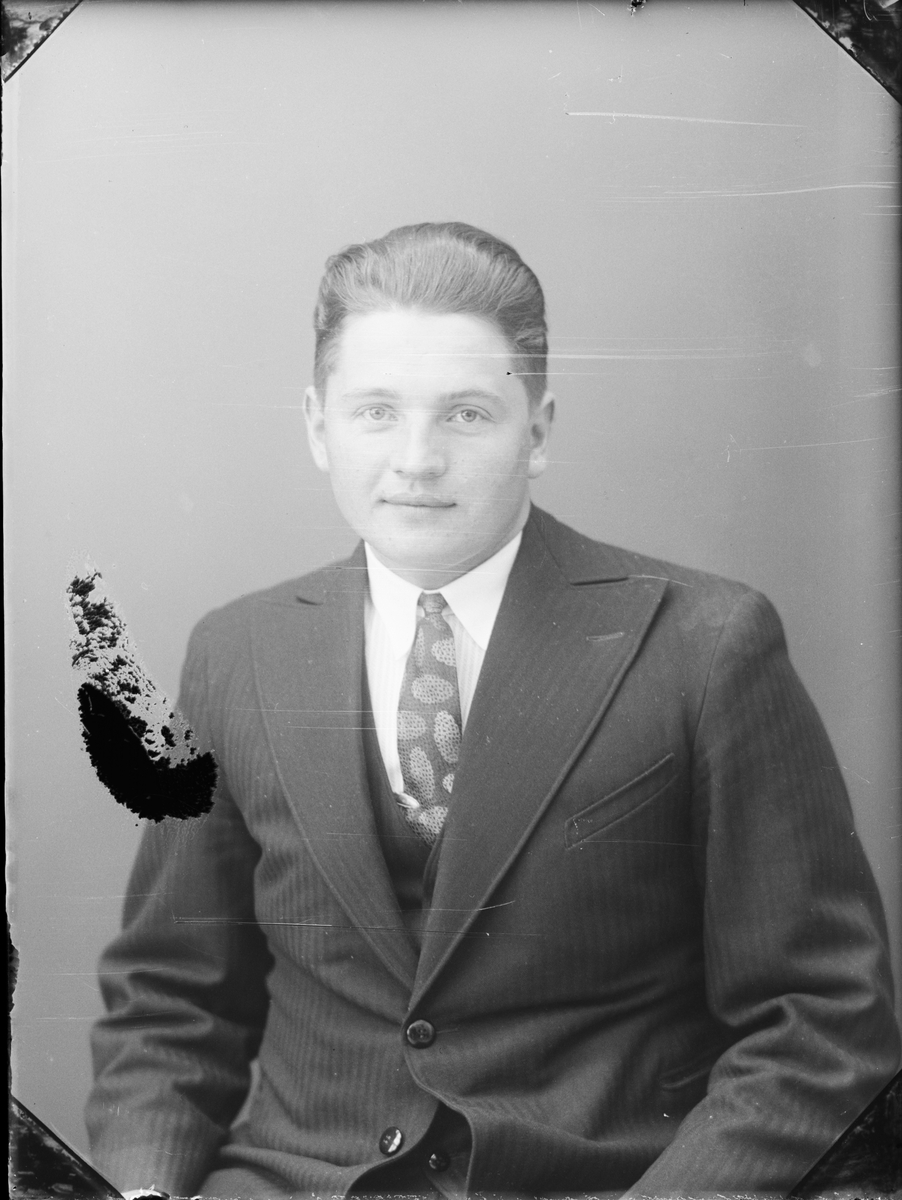 Skötsner-Edhlund, Ateljéporträtt - man, Östhammar, Uppland