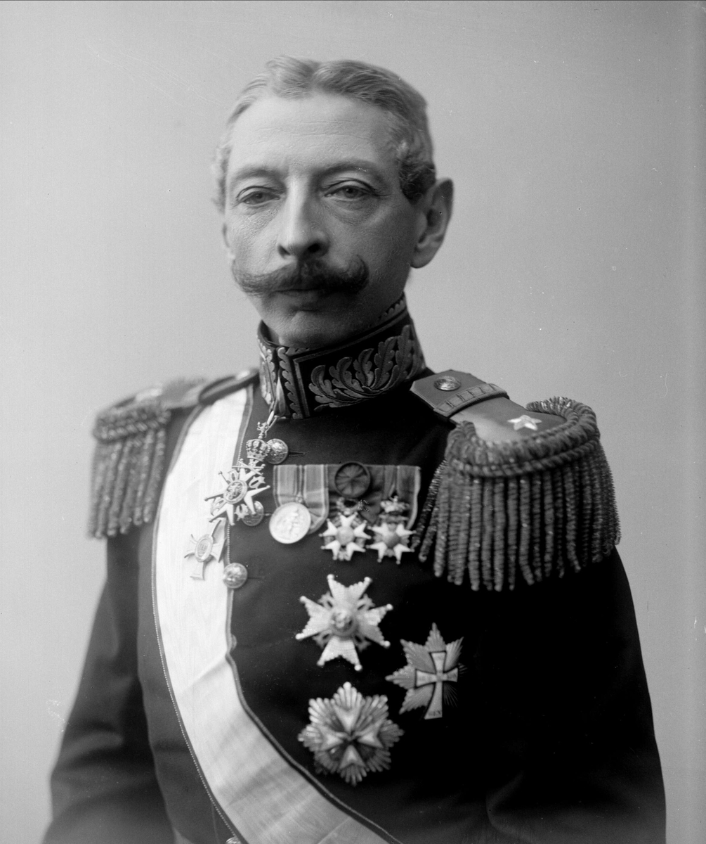 Gustav Borgen, Portrett, Sigwald Bull i uniform.
