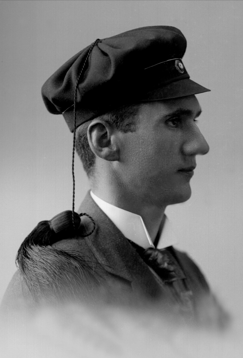 Gustav Borgen, Portrett, mann med studentlue. Kalbjørn Høye.