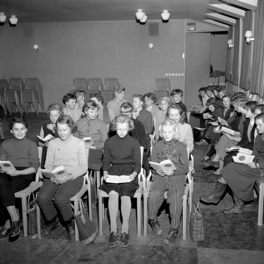 Örebro Kuriren, "Stjärnskott". 1 december (1954 ?).