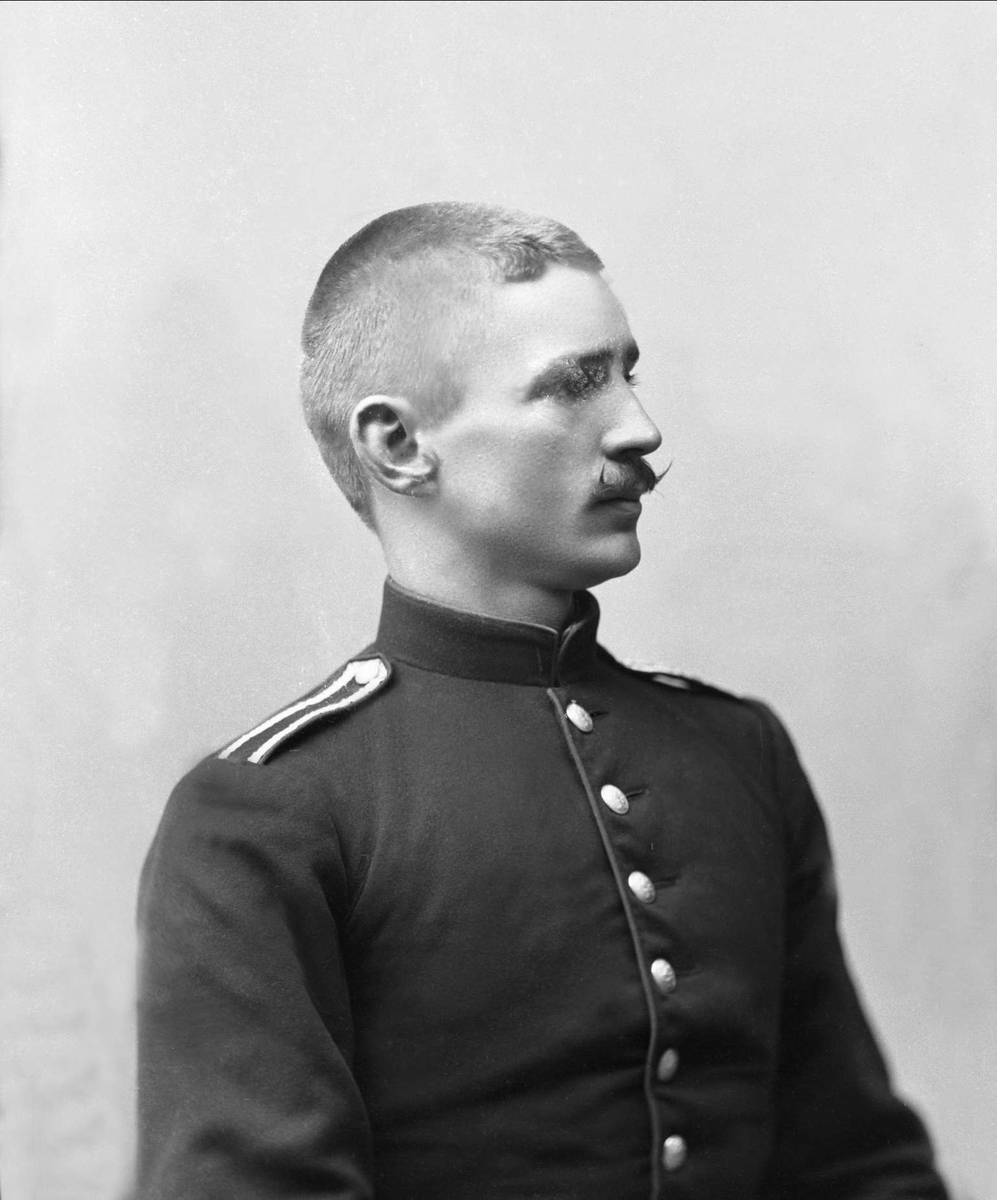 Gustav Borgen, Portrett, mann i kadettuniform.