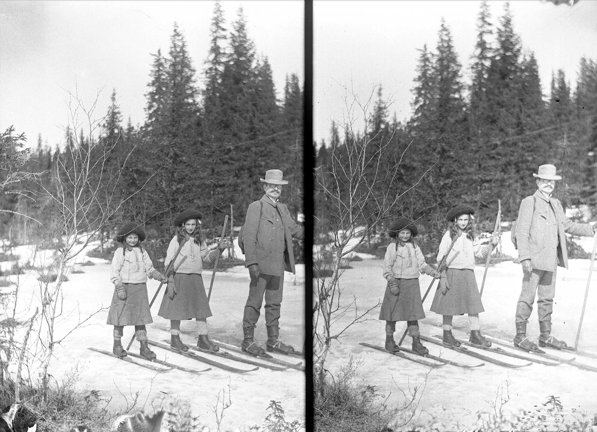 Axel Quinsgaard Wiborg, Far Axel Q. Wiborg med døtre på ski på Holoa, Jevnaker, Hadeland, Oppland, 1906.