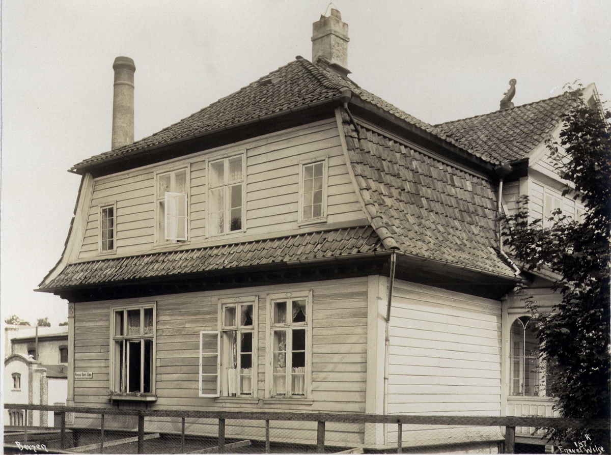 Anders Beer Wilse, Trehus, Bergen, Hordaland. Fotografert 1912.