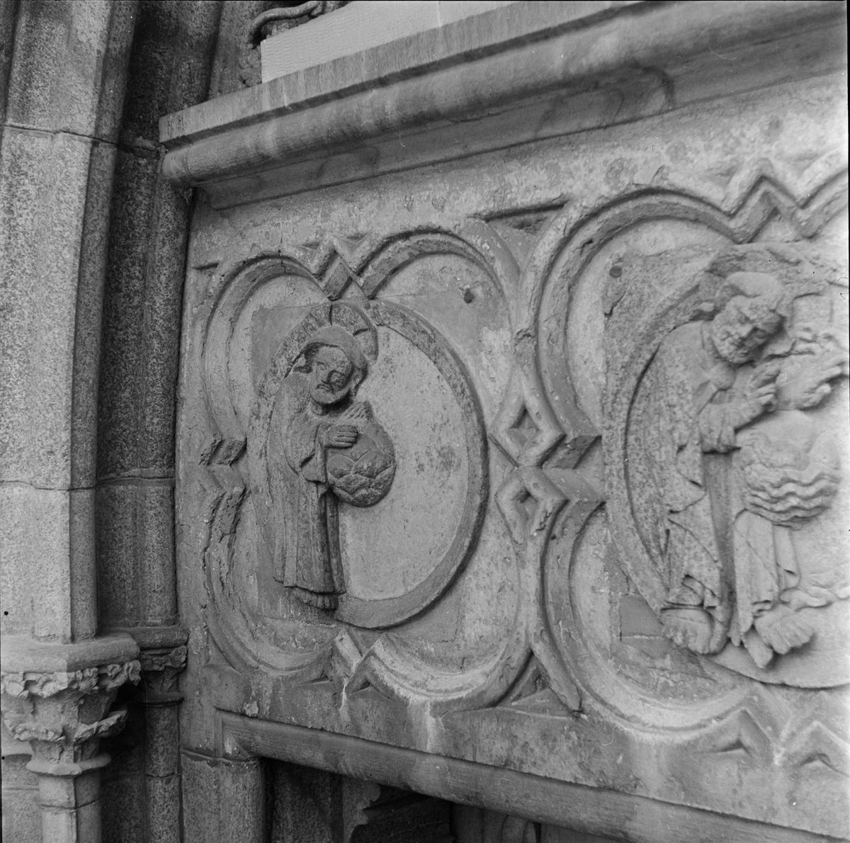 Gunnar Sundgren, Detalj av relief i Uppsala domkyrka, Fjärdingen, Uppsala