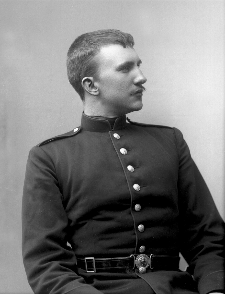 Gustav Borgen, Portrett, mann i kadettuniform.
