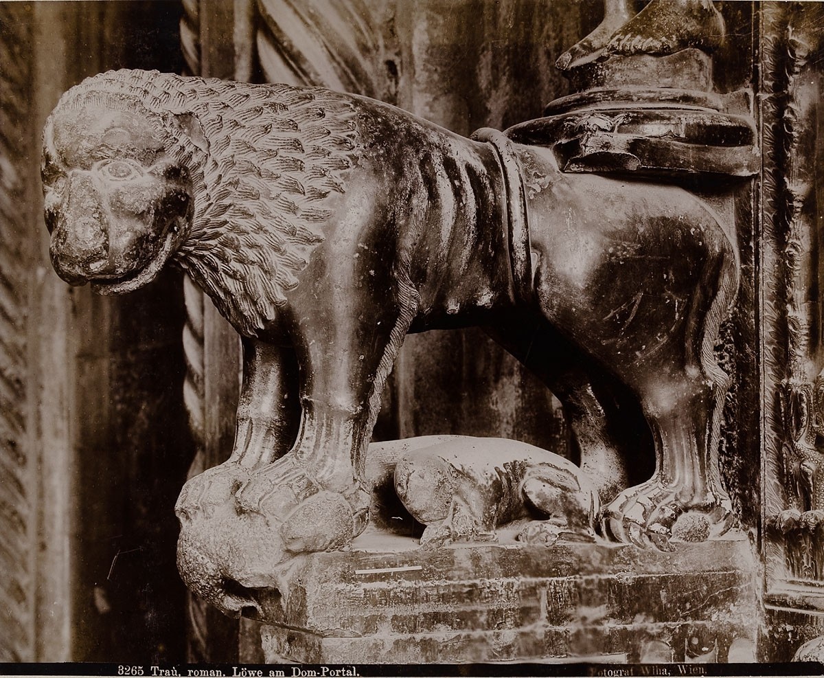 Josef Wlha, 3265 Traù, roman. Löwe am Dom-Portal