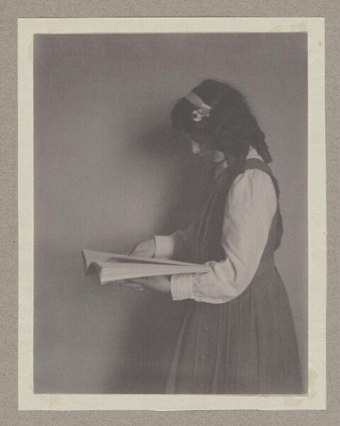 Warburg, Agnes Beatrice, Portrait of a Girl Reading