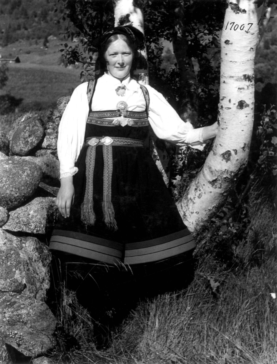 Anders Beer Wilse, Kvinnedrakt