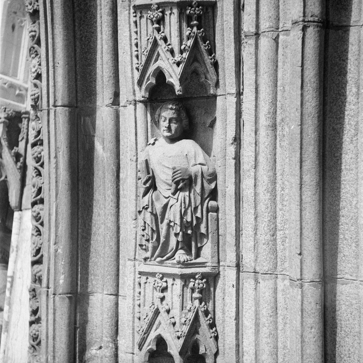 Gunnar Sundgren, Detail of arch arch at Uppsala Cathedral, Fjärdingen, Uppsala