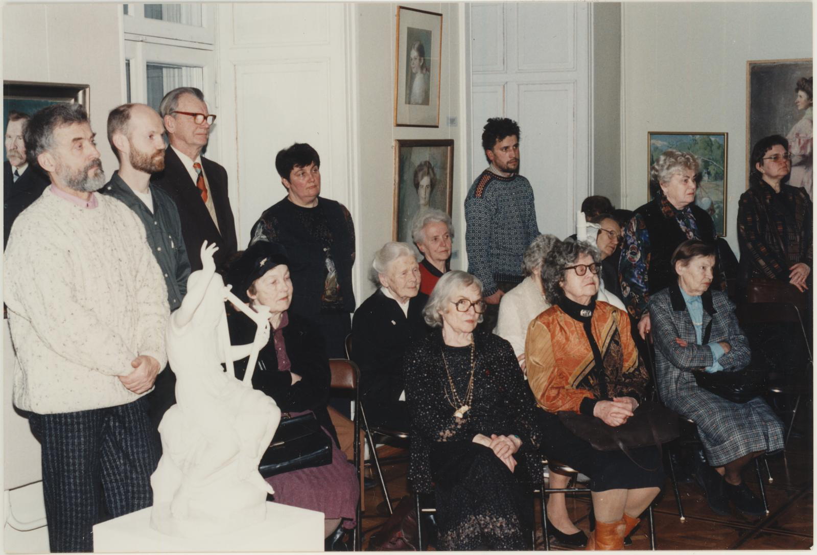 Virve (kujutatu) Hinnov, Näitus "Eesti kunsti ülevaatenäitus 79.a. hiljem". Näitus avati 20.02.1998.a.