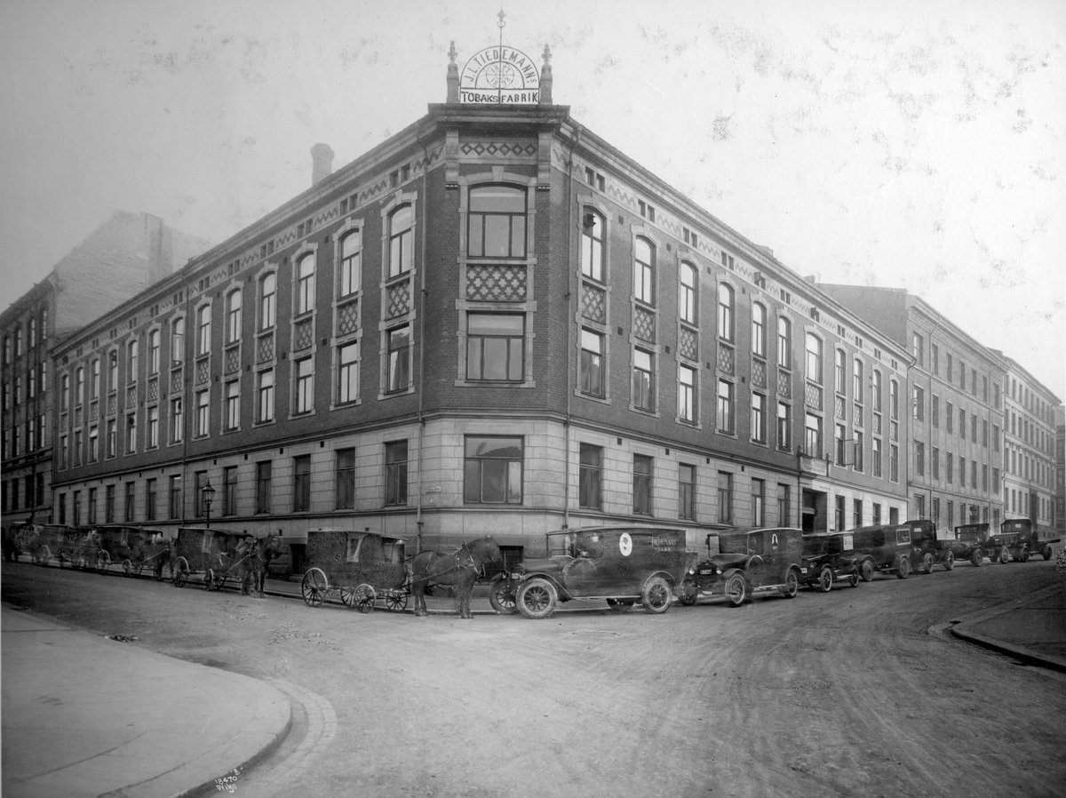 Anders Beer Wilse, Tiedemanns Tobaksfabrik i Stensberggaten ca 1930.