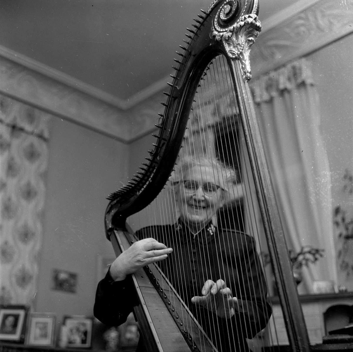 Örebro Kuriren, Fru Elsa Hennings, Hemförbundet. 19 Februari 1958.