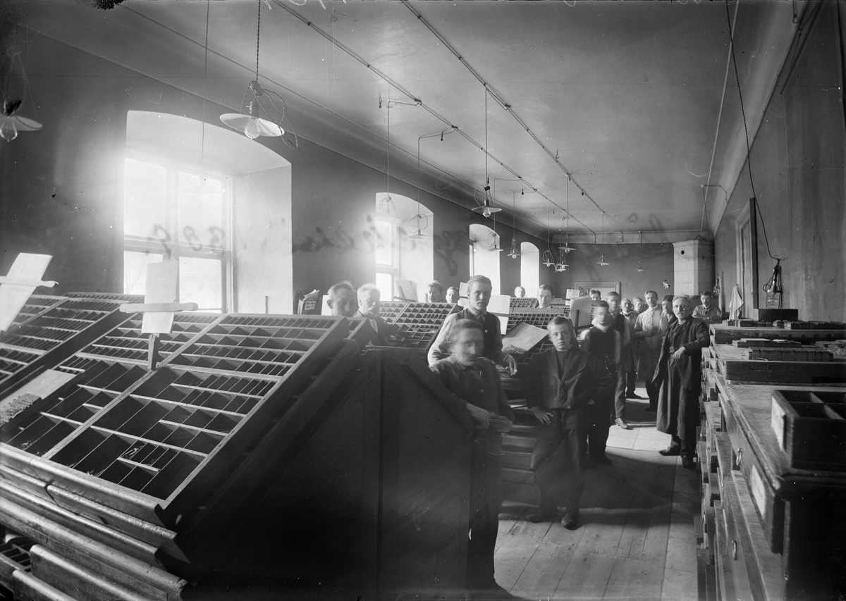 Henri Osti's Fotografiateliér, Sätteriet, Edvard Berlings boktryckeri - Akademiska boktryckeriet, Västra Ågatan 24, Uppsala 1909