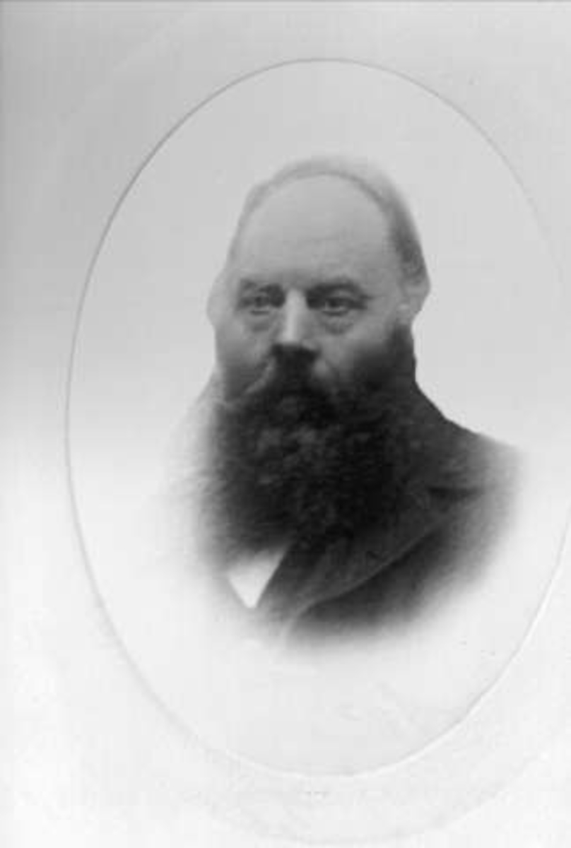 Gustav Borgen, Avfotografering. Portrett, mann med skjegg. Herr lærplastik Johannesen.