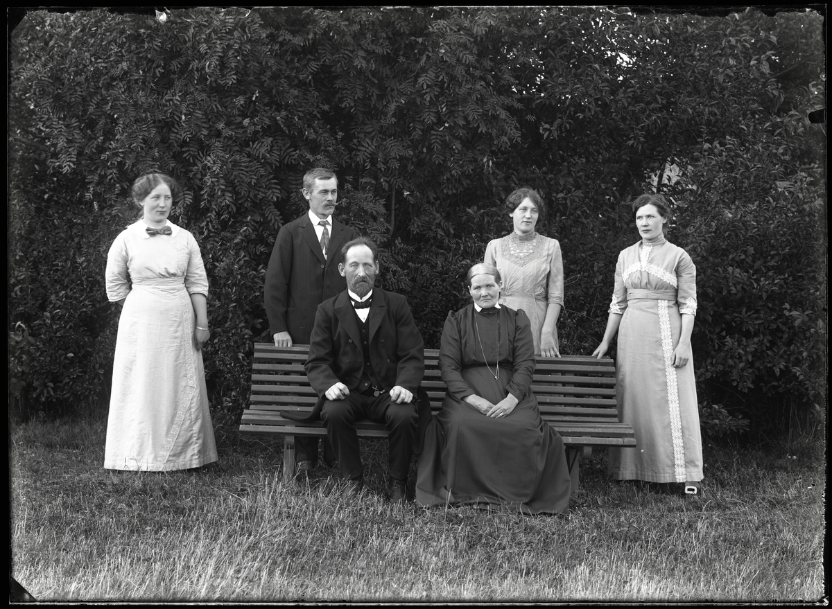 Gustaf Andersson, Smeden Smes Gustaf på Gustavsberg med familj
